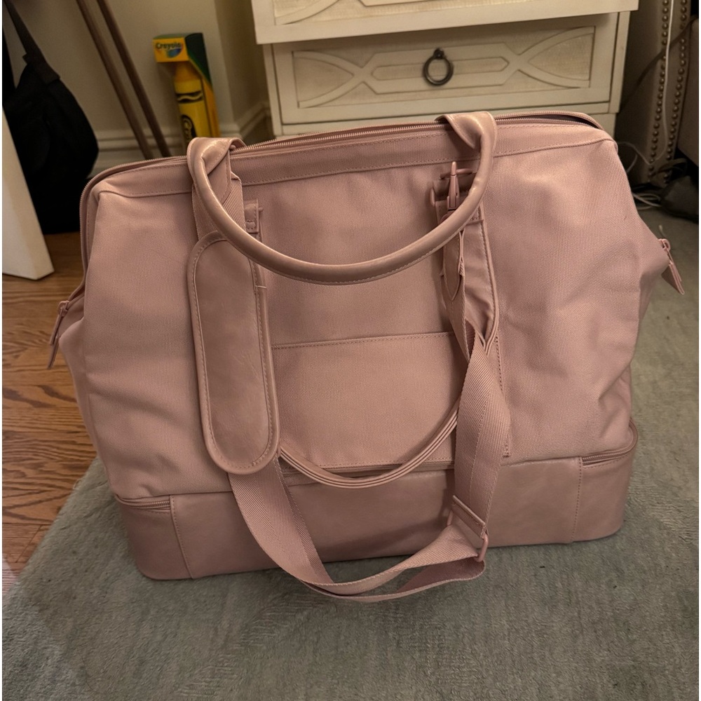 Beis Weekender Bag. Used once great bag!